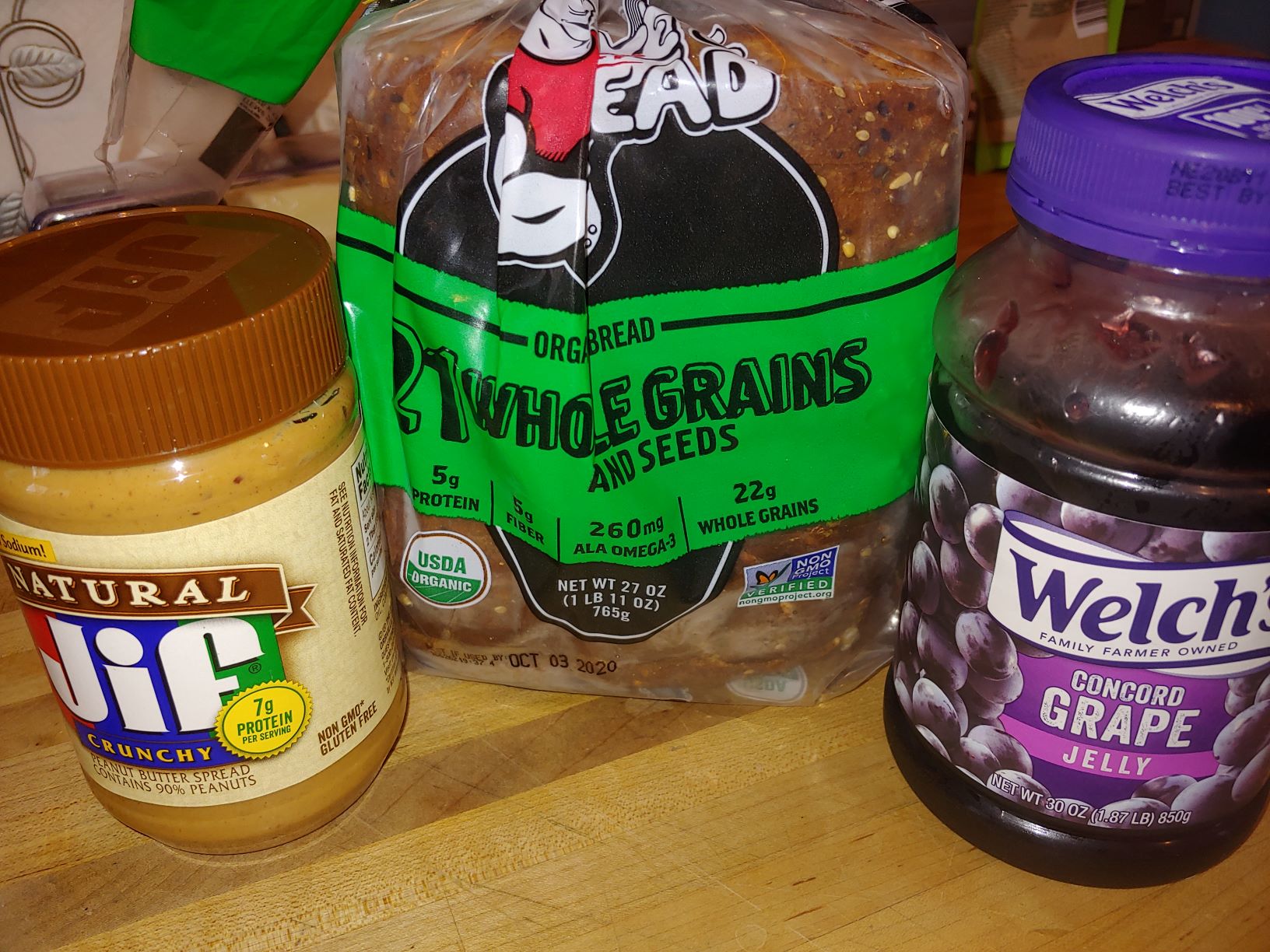Image of the makings for a peanut butter and jelly sandwich